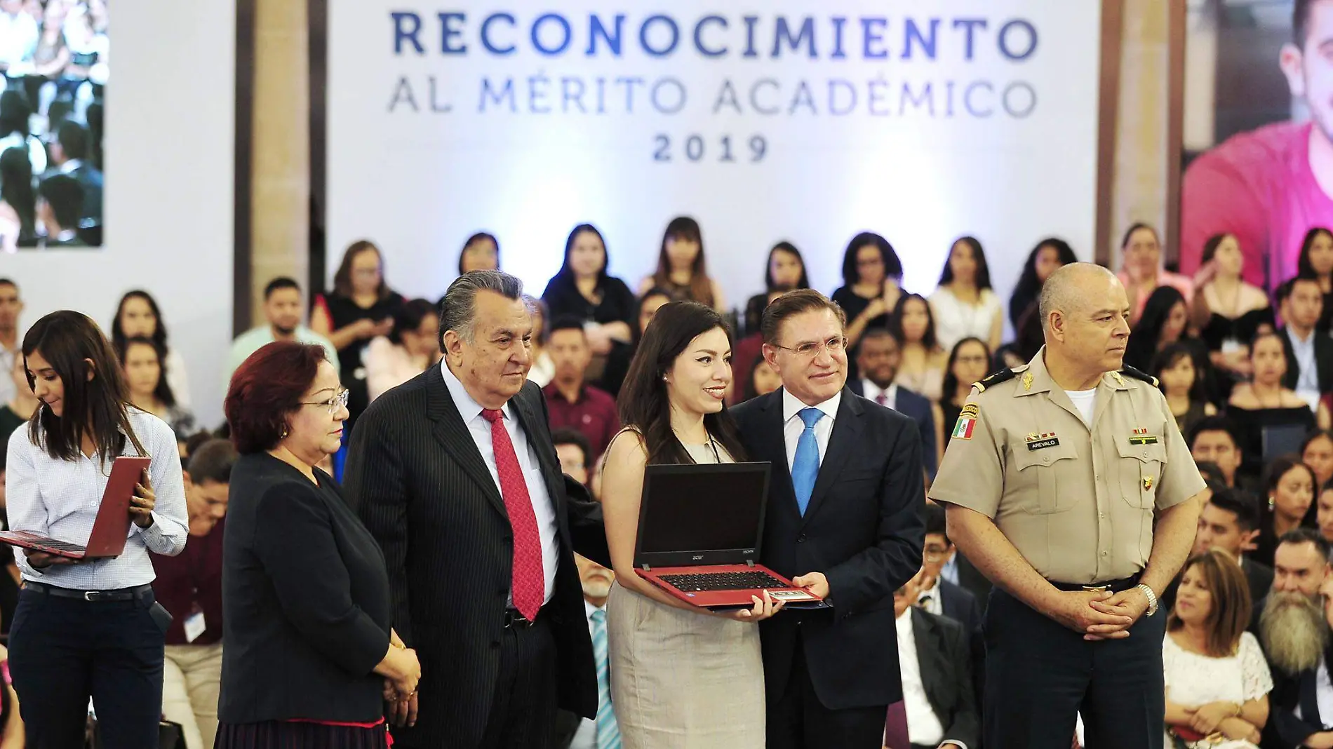 Entrega Aispuro 600 laptops a estudiantes destacados (8)